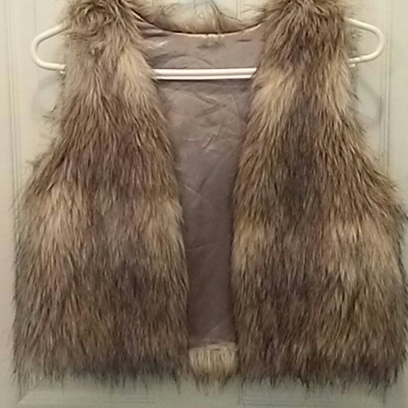 Girls Faux Fur Vest - Picture 1 of 5